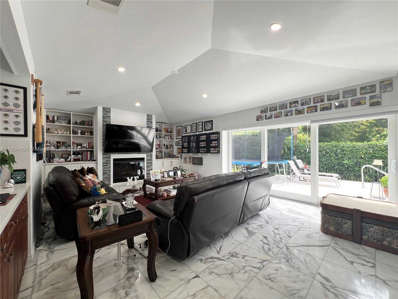 Small Image of 4934 NORTH WEST 94TH DORAL PL, Doral Number 12