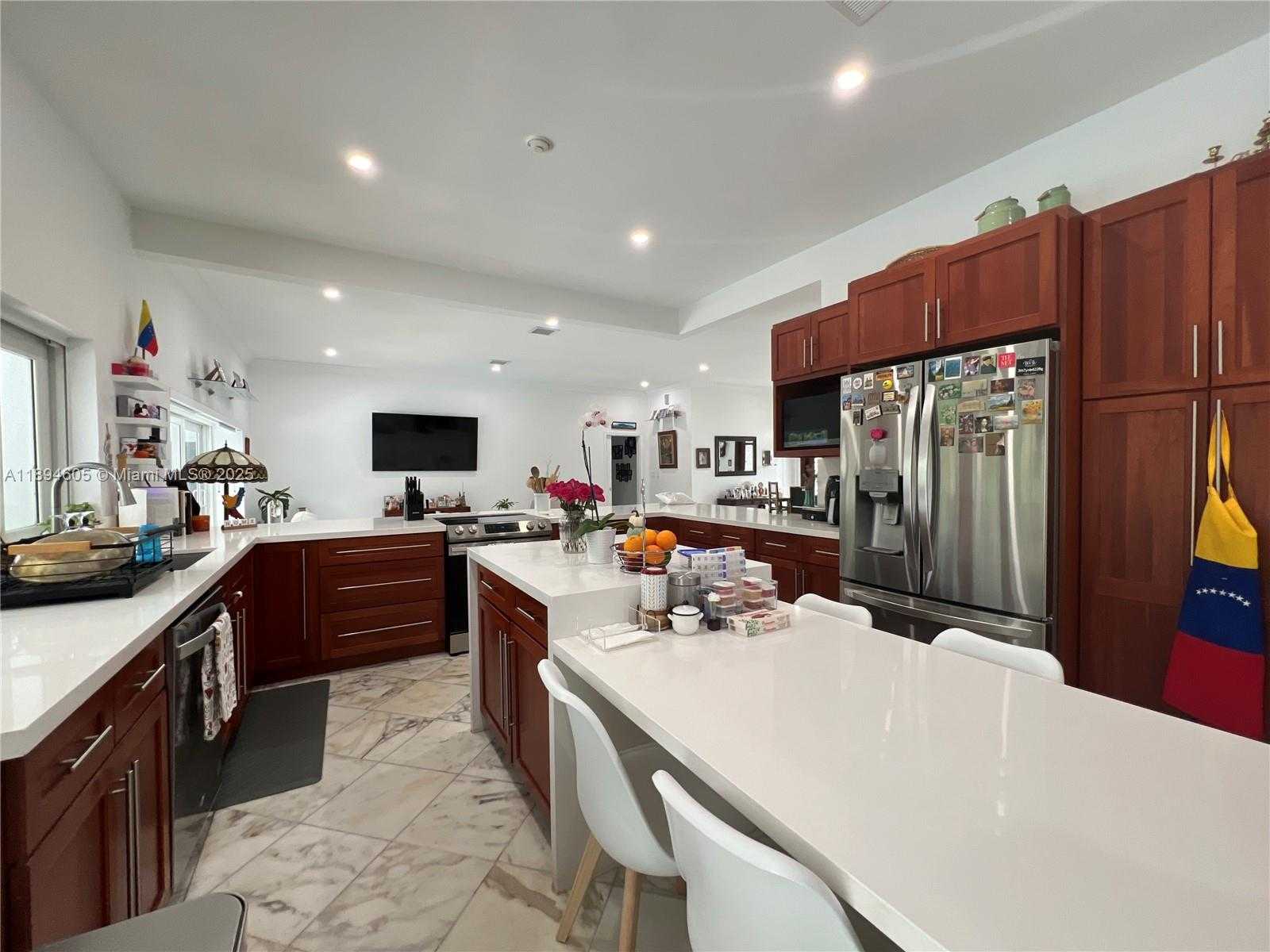 Small Image of 4934 NORTH WEST 94TH DORAL PL, Doral Number 14
