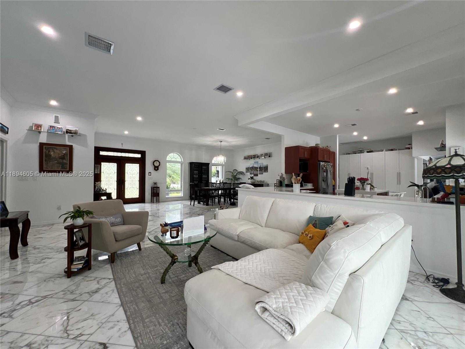 Small Image of 4934 NORTH WEST 94TH DORAL PL, Doral Number 16
