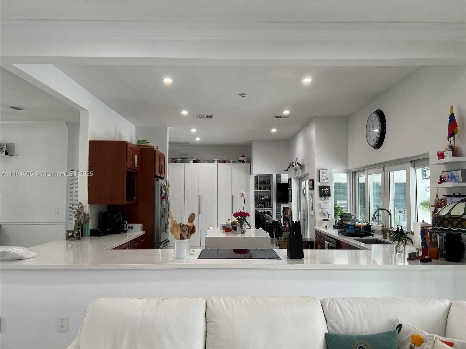 Small Image of 4934 NORTH WEST 94TH DORAL PL, Doral Number 17