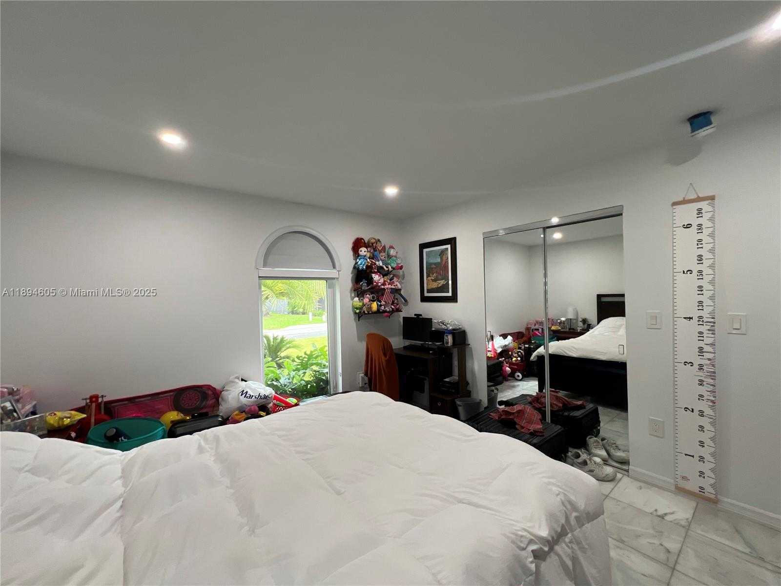 Small Image of 4934 NORTH WEST 94TH DORAL PL, Doral Number 22