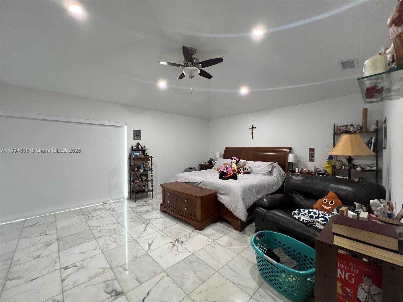Small Image of 4934 NORTH WEST 94TH DORAL PL, Doral Number 24