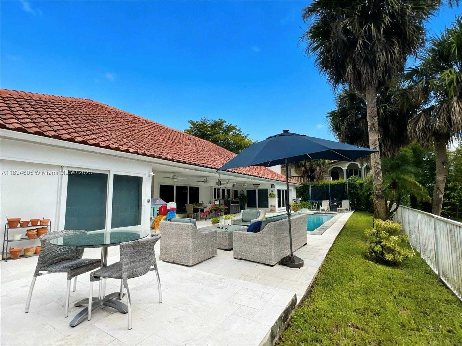 Small Image of 4934 NORTH WEST 94TH DORAL PL, Doral Number 29