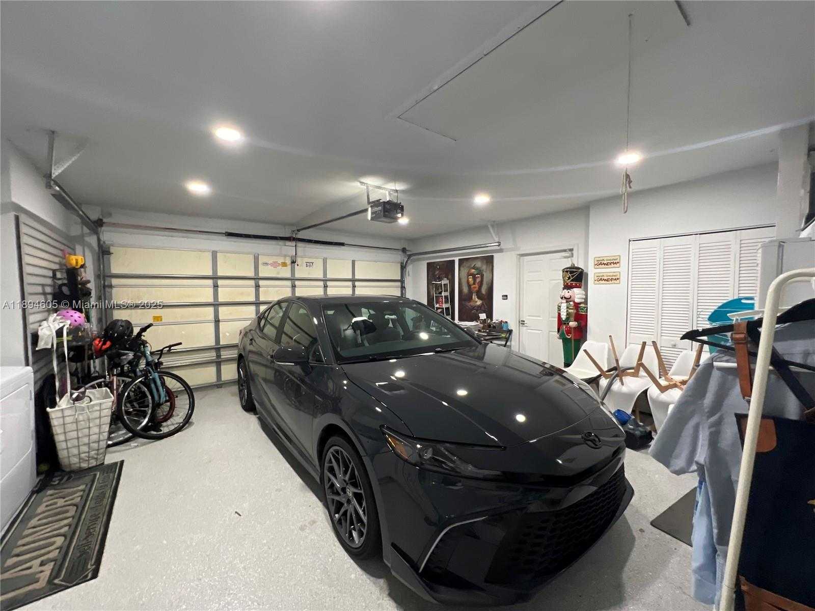Small Image of 4934 NORTH WEST 94TH DORAL PL, Doral Number 36