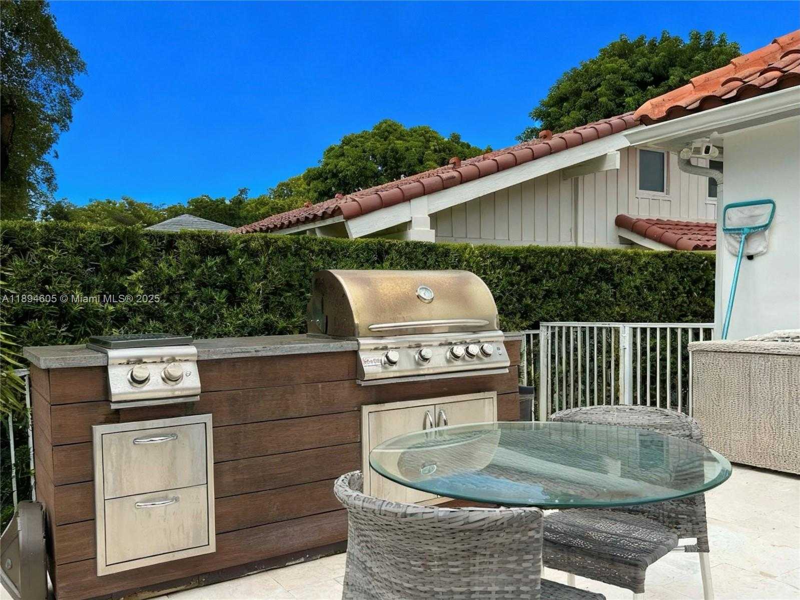 Small Image of 4934 NORTH WEST 94TH DORAL PL, Doral Number 4