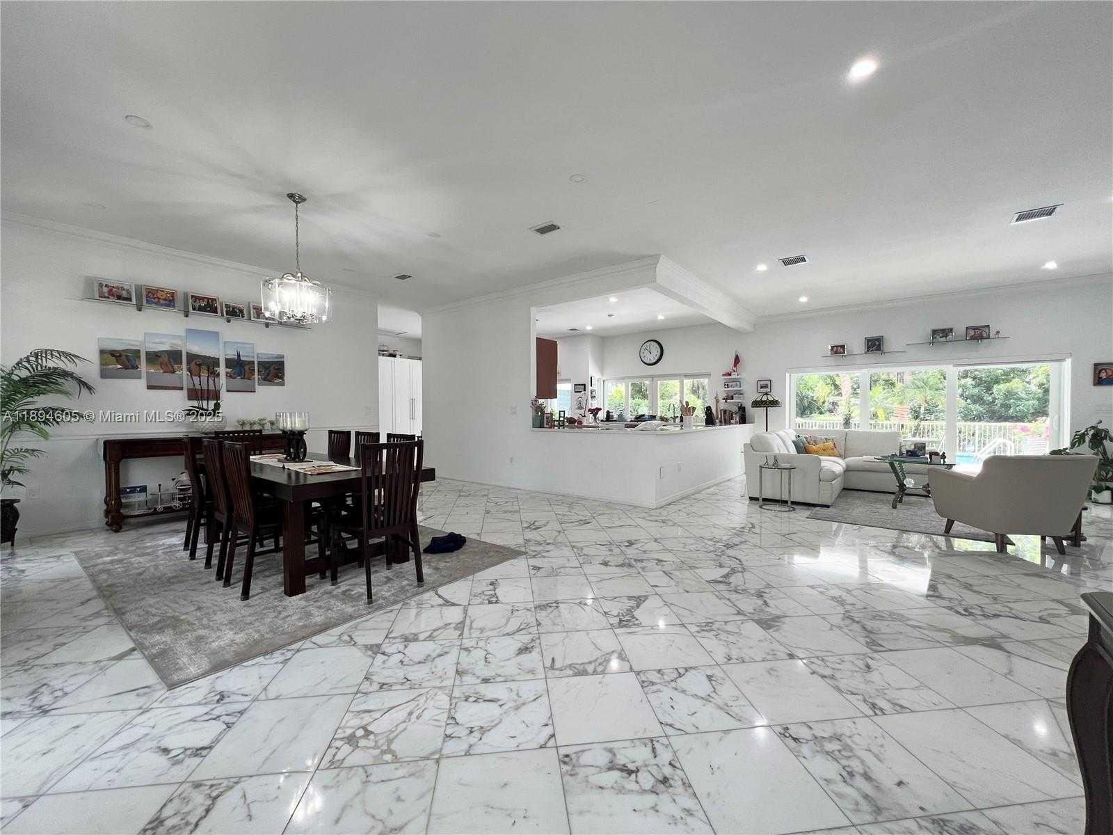 Small Image of 4934 NORTH WEST 94TH DORAL PL, Doral Number 5
