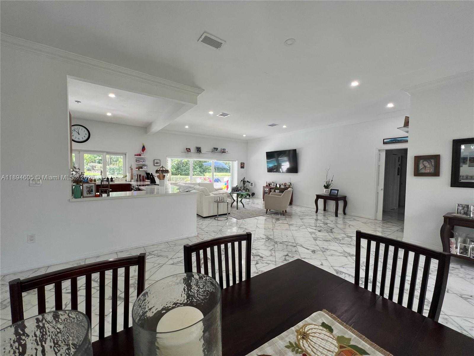 Small Image of 4934 NORTH WEST 94TH DORAL PL, Doral Number 6