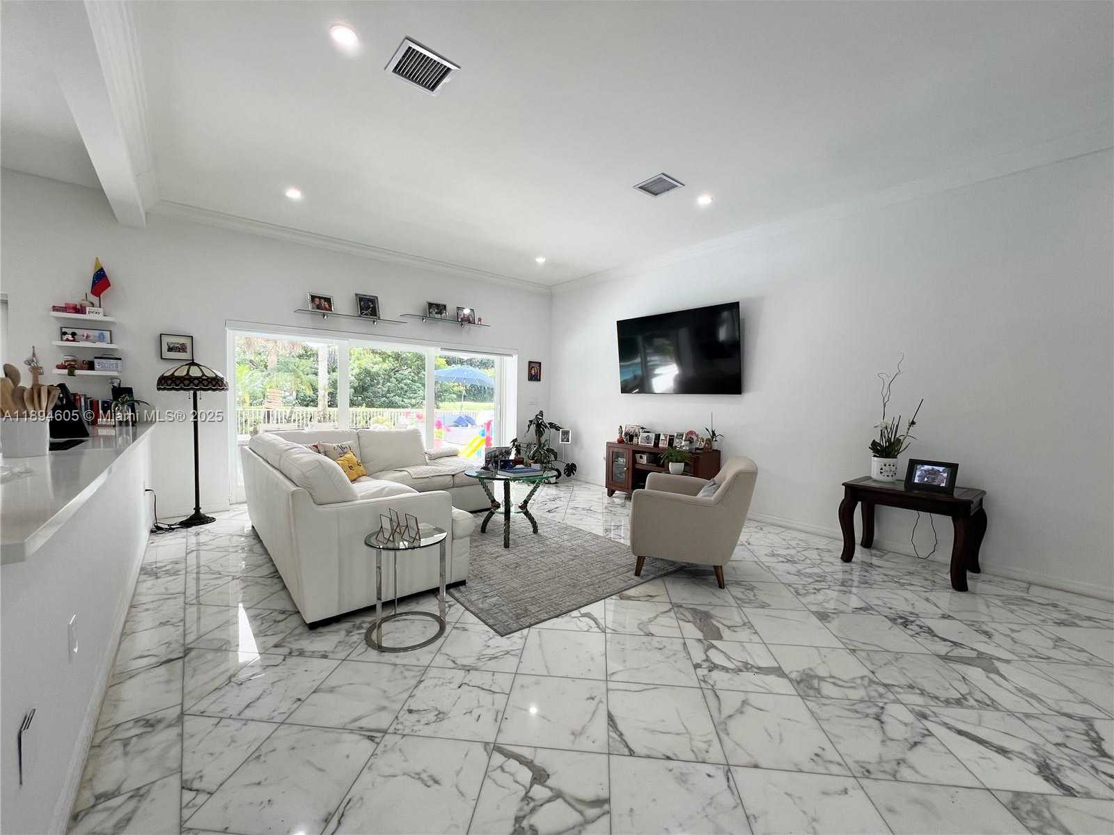Small Image of 4934 NORTH WEST 94TH DORAL PL, Doral Number 7