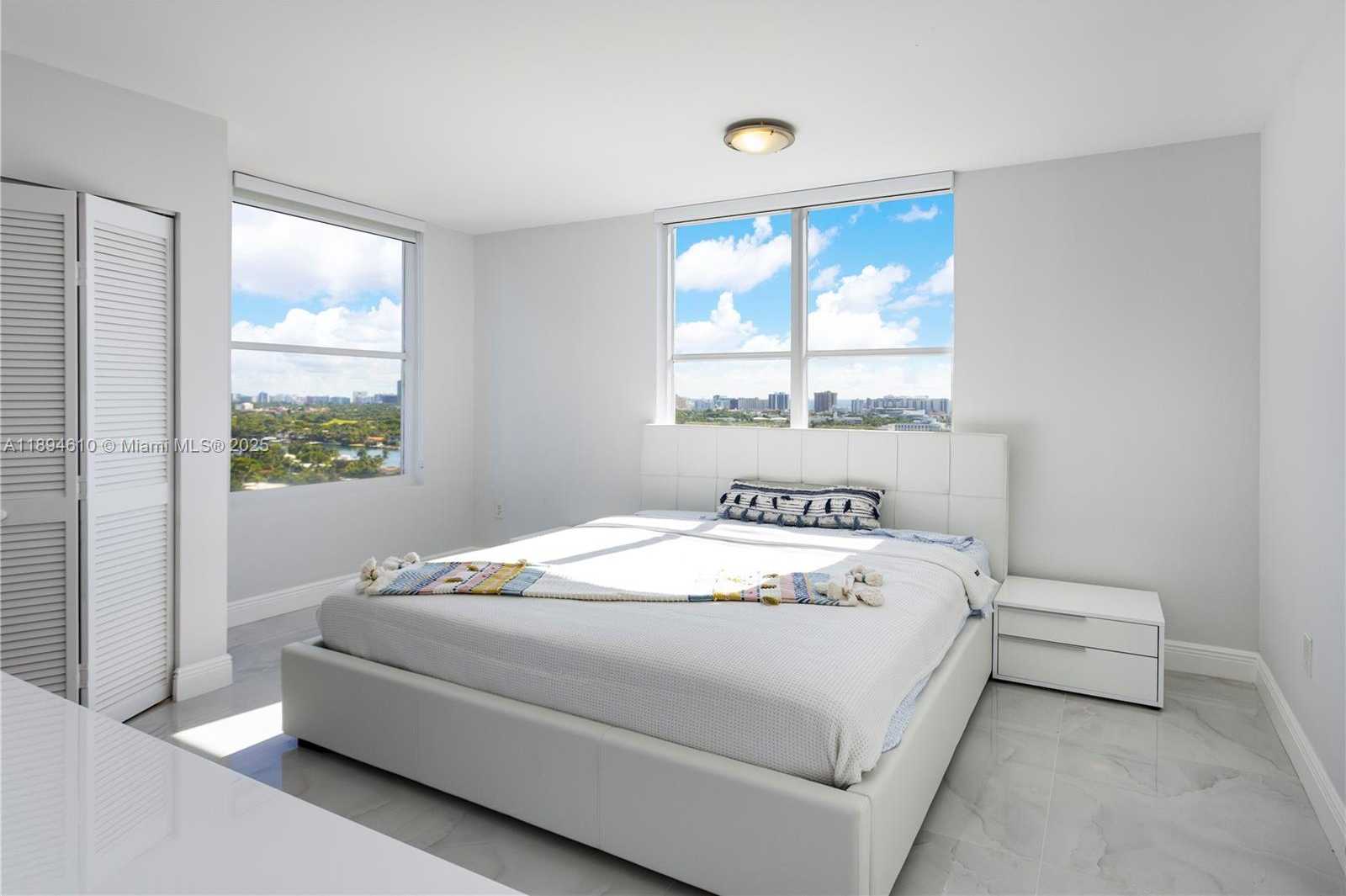 Small Image of 1800 SUNSET HARBOUR DR #2215, Miami Beach Number 3