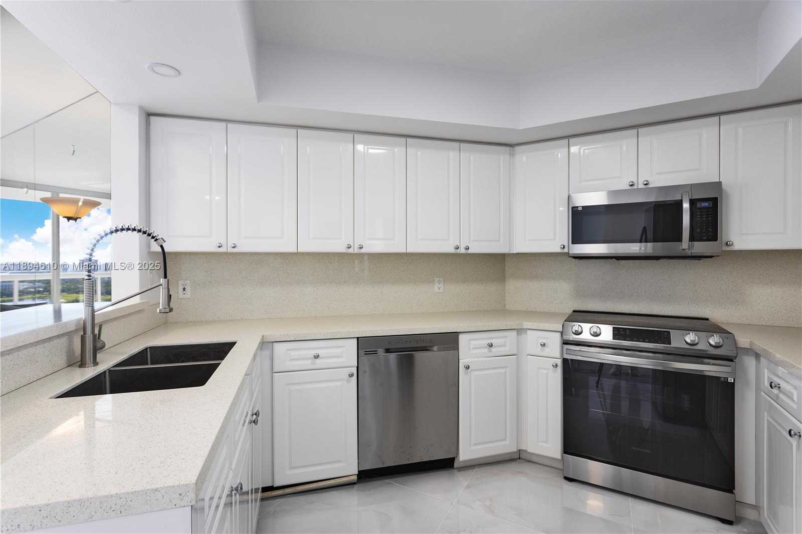 Small Image of 1800 SUNSET HARBOUR DR #2215, Miami Beach Number 4