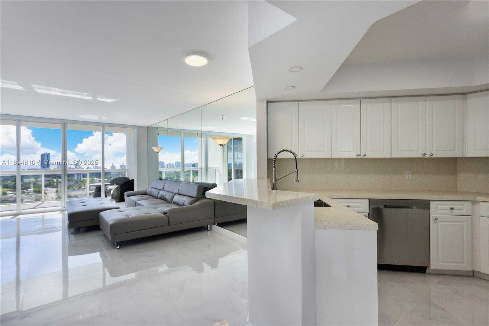 Small Image of 1800 SUNSET HARBOUR DR #2215, Miami Beach Number 5