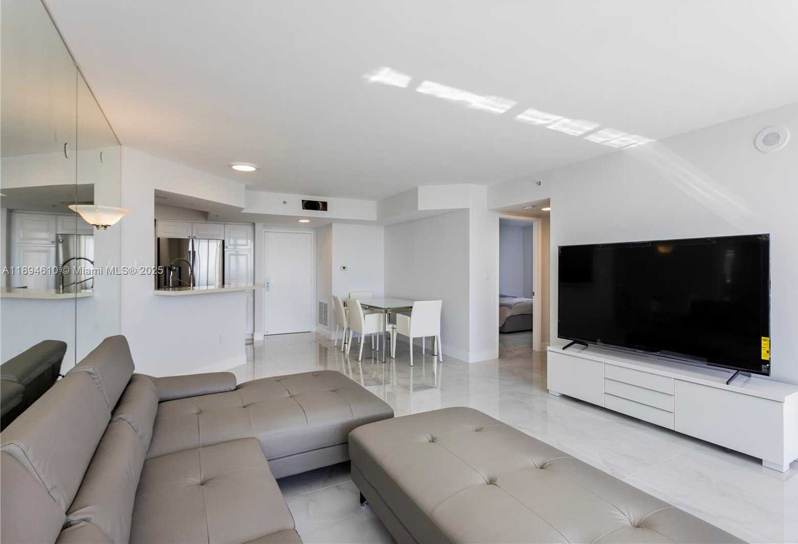 Small Image of 1800 SUNSET HARBOUR DR #2215, Miami Beach Number 6