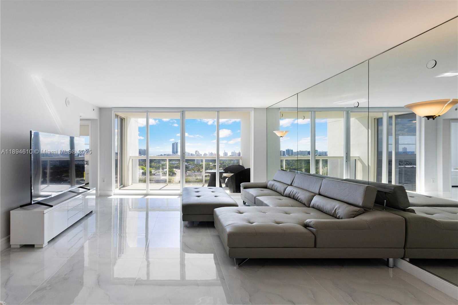Small Image of 1800 SUNSET HARBOUR DR #2215, Miami Beach Number 7