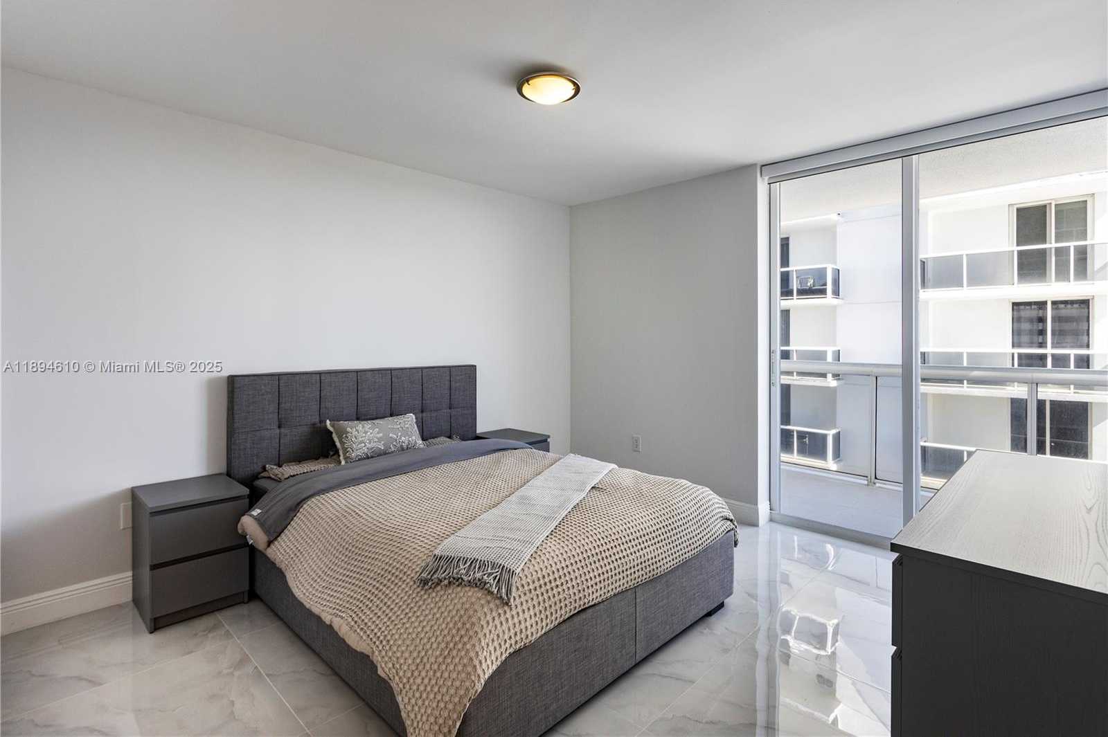 Small Image of 1800 SUNSET HARBOUR DR #2215, Miami Beach Number 8