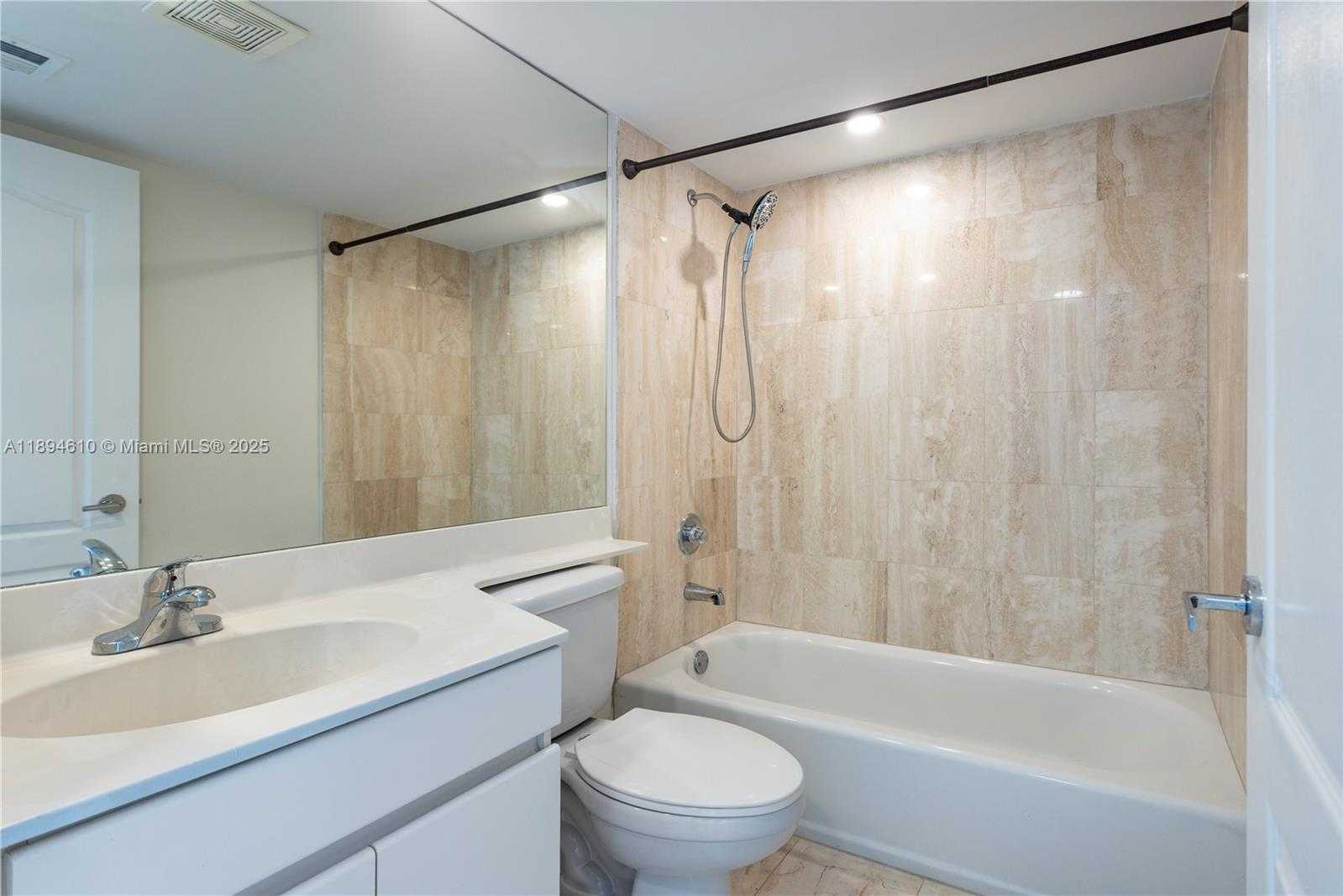 Small Image of 1800 SUNSET HARBOUR DR #2215, Miami Beach Number 9