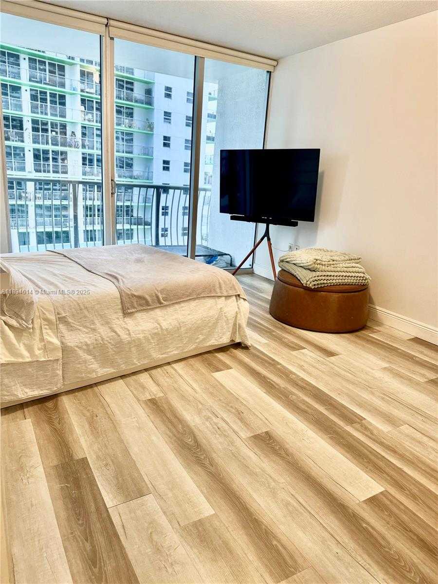 Small Image of 1750 NORTH BAYSHORE DR #1605, Miami Number 16