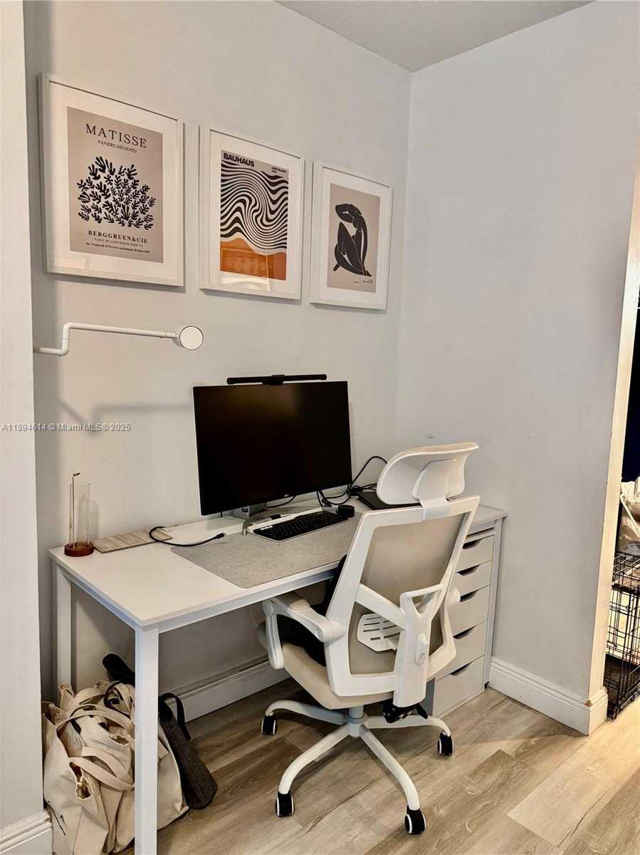 Small Image of 1750 NORTH BAYSHORE DR #1605, Miami Number 18