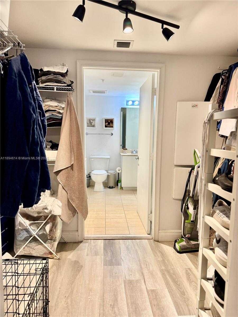 Small Image of 1750 NORTH BAYSHORE DR #1605, Miami Number 19