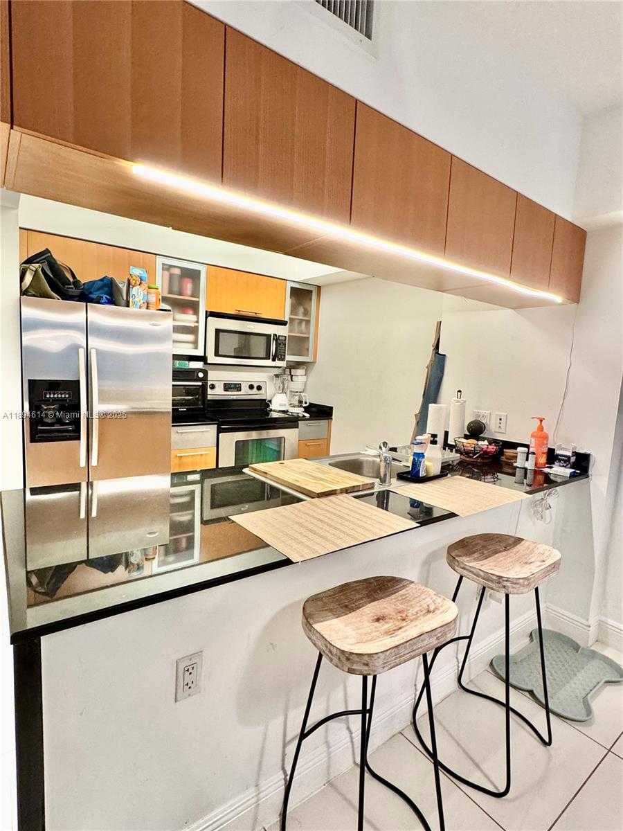 Small Image of 1750 NORTH BAYSHORE DR #1605, Miami Number 3