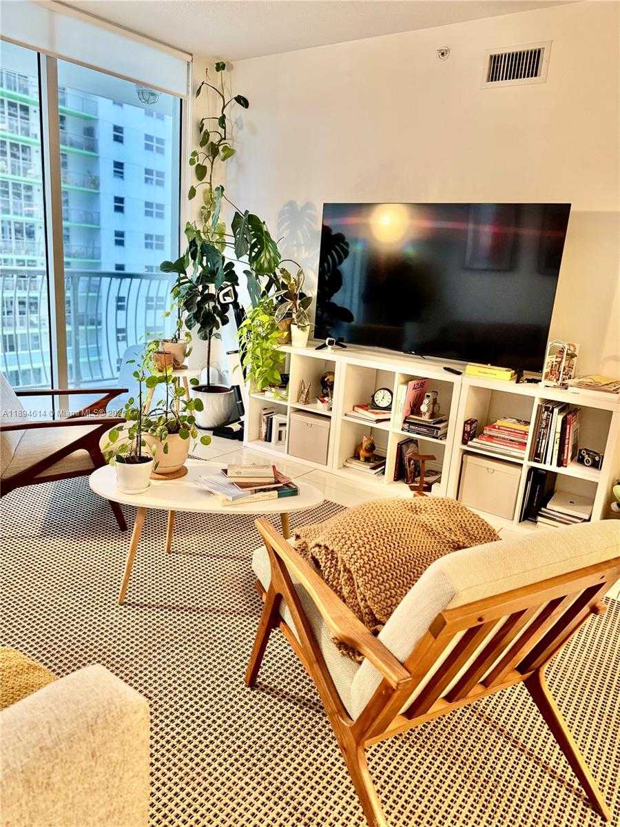 Small Image of 1750 NORTH BAYSHORE DR #1605, Miami Number 9