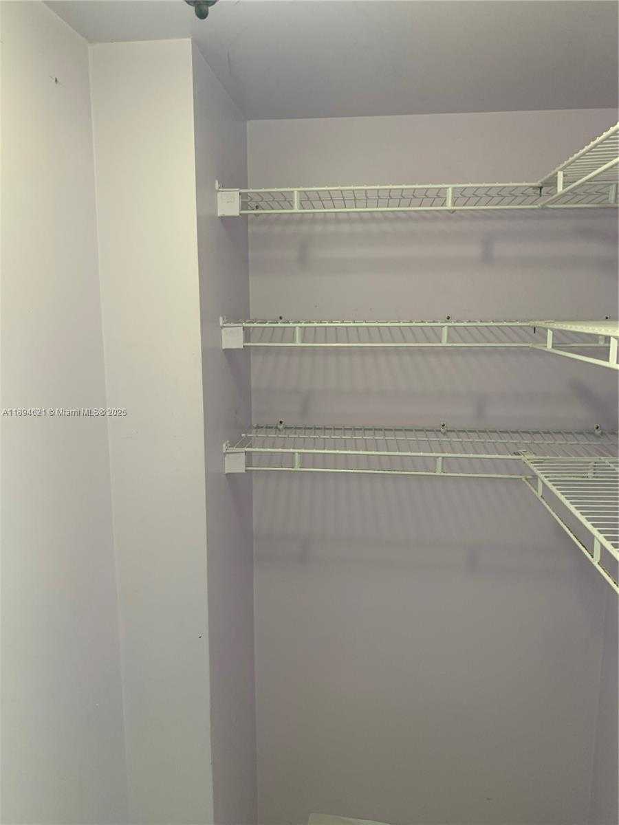 Small Image of 1750 NE 191st St, Miami, FL 33179, USA Number 10