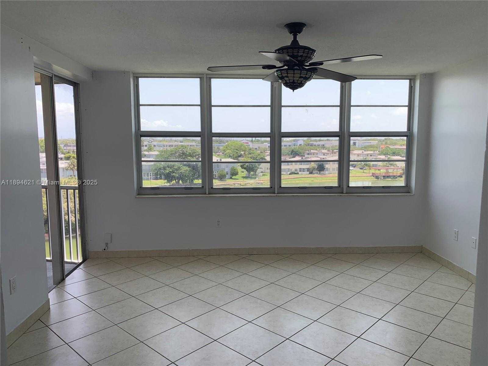 Small Image of 1750 NE 191st St, Miami, FL 33179, USA Number 13