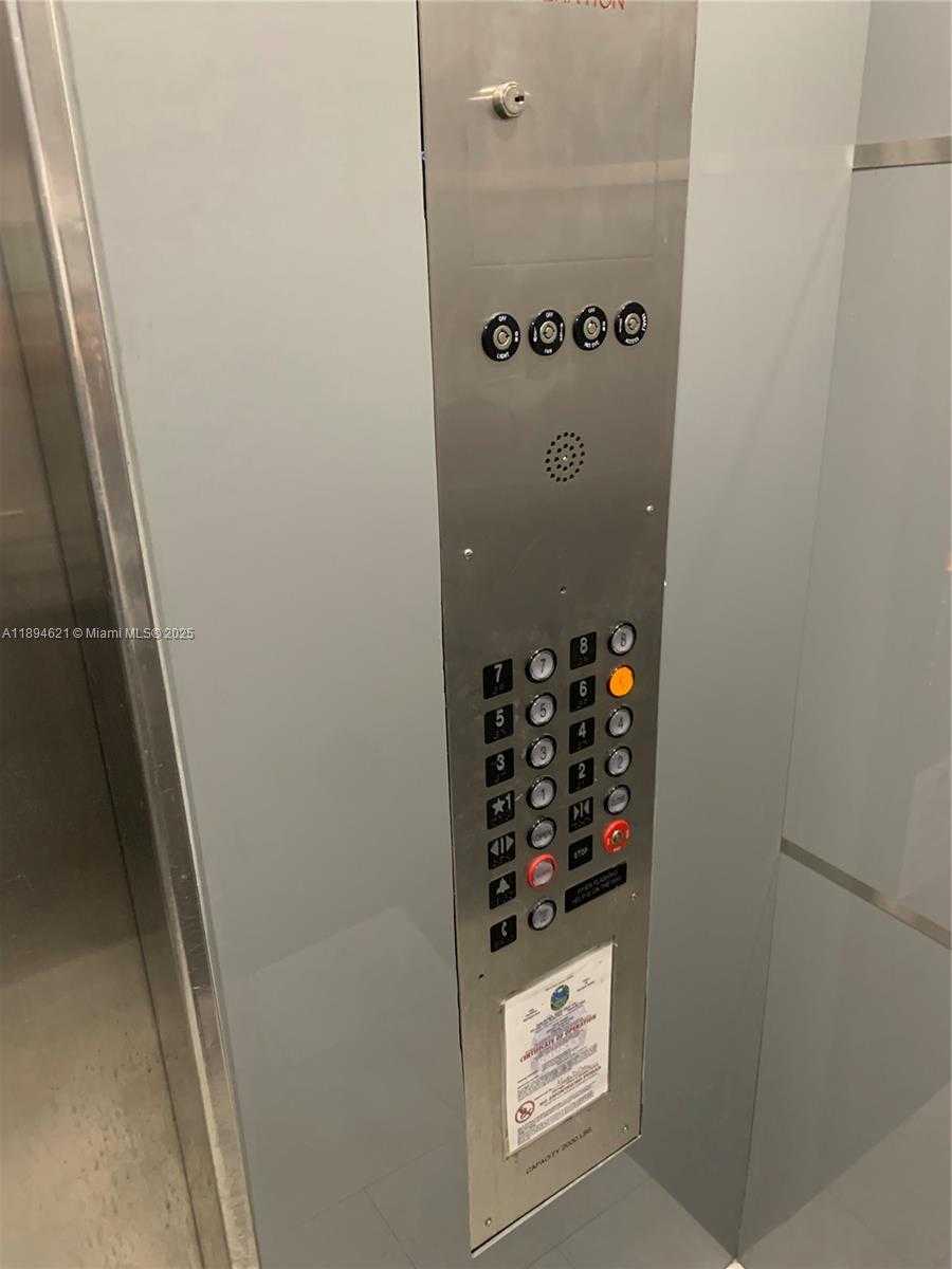 Small Image of 1750 NE 191st St, Miami, FL 33179, USA Number 15