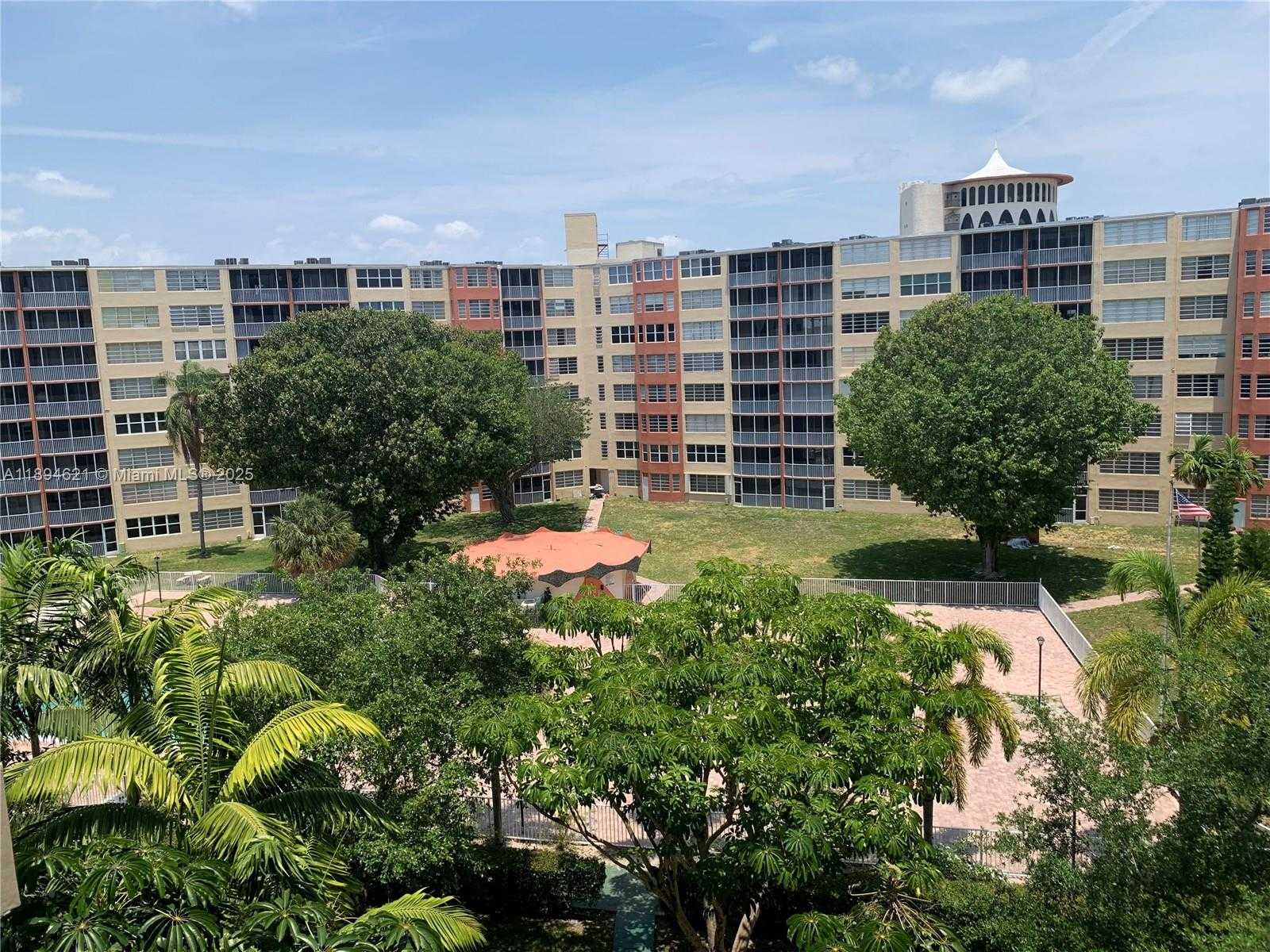 Small Image of 1750 NE 191st St, Miami, FL 33179, USA Number 2