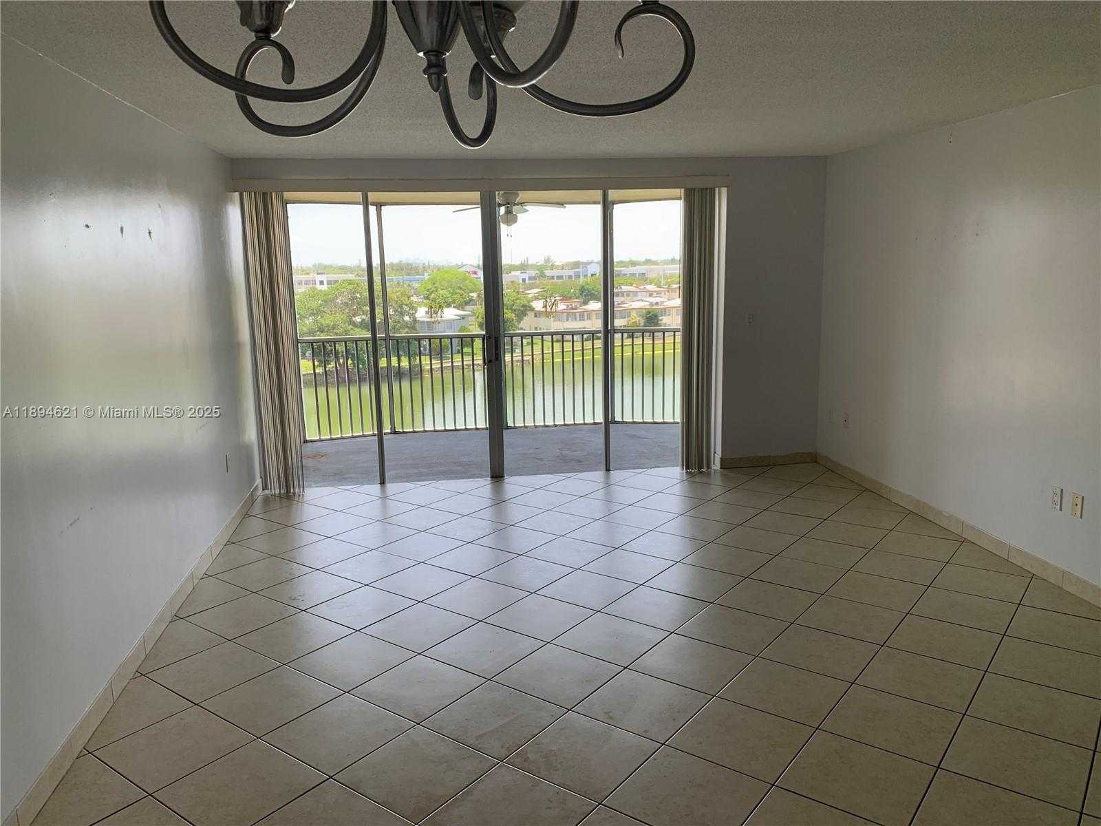 Small Image of 1750 NE 191st St, Miami, FL 33179, USA Number 8