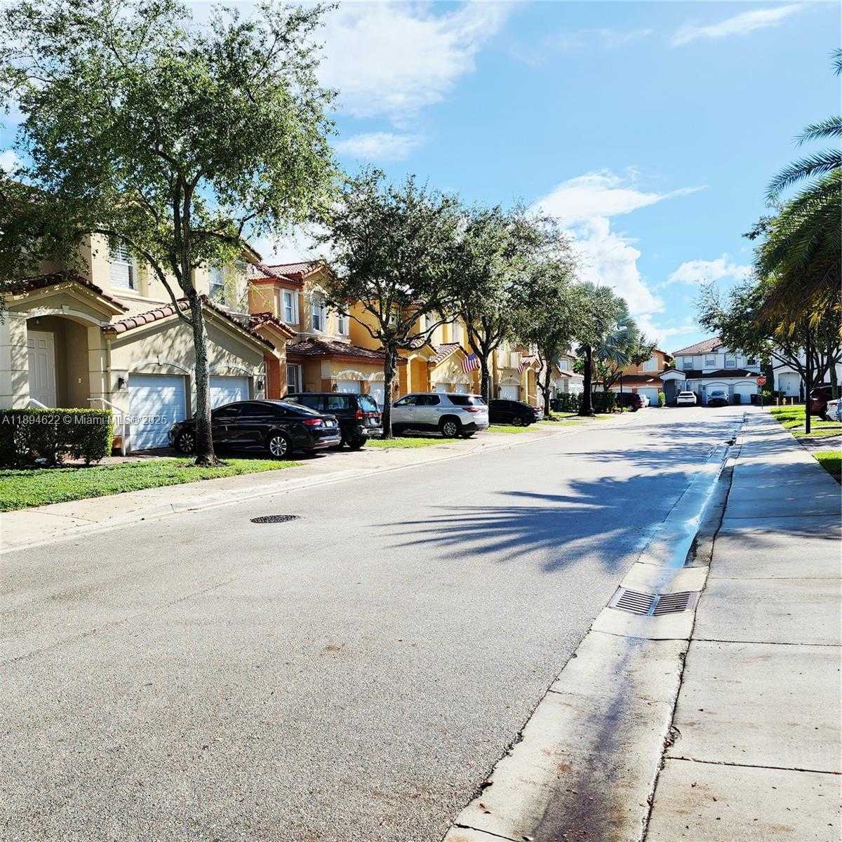 Small Image of 10955 NORTH WEST 87TH LN #10955, Doral Number 4