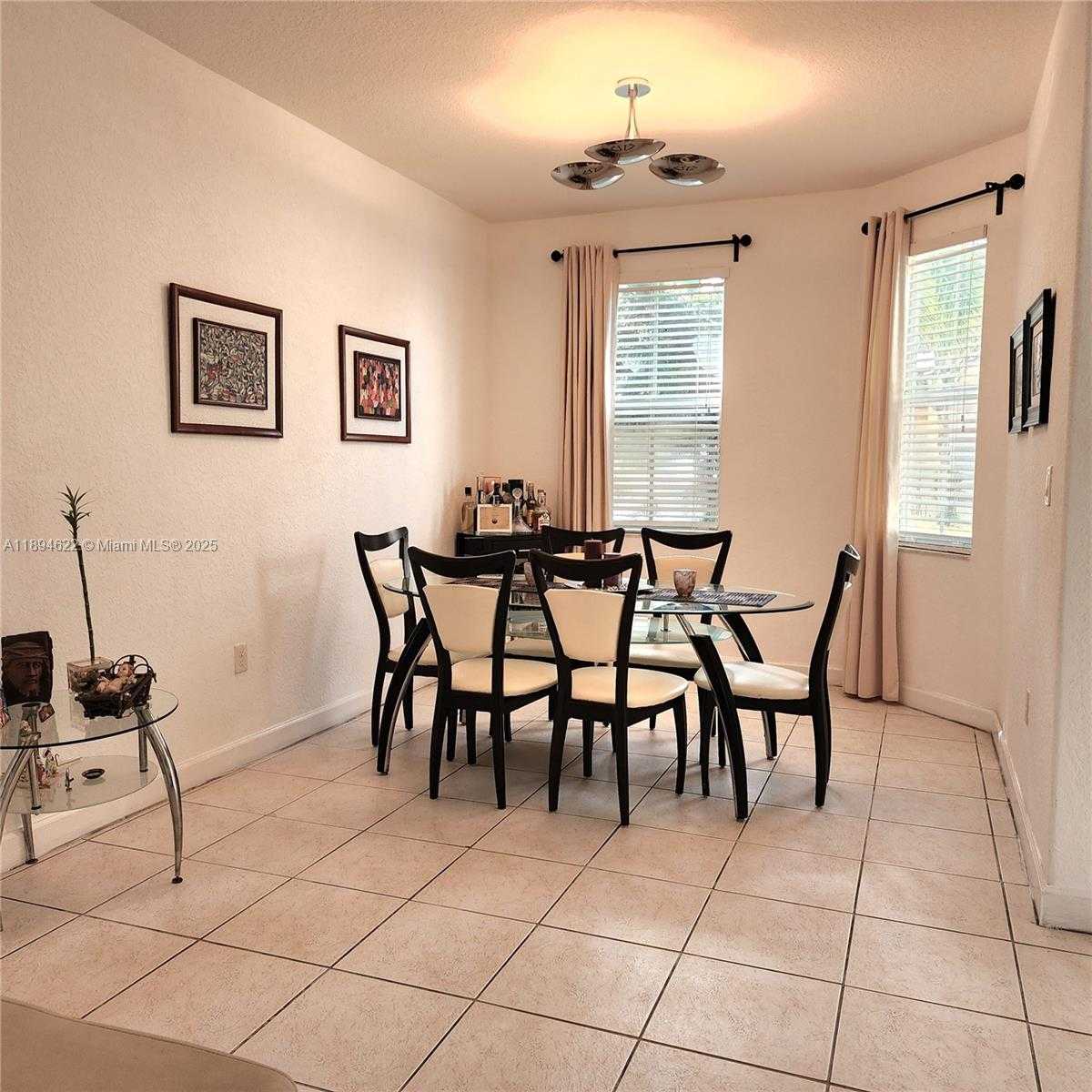 Small Image of 10955 NORTH WEST 87TH LN #10955, Doral Number 7