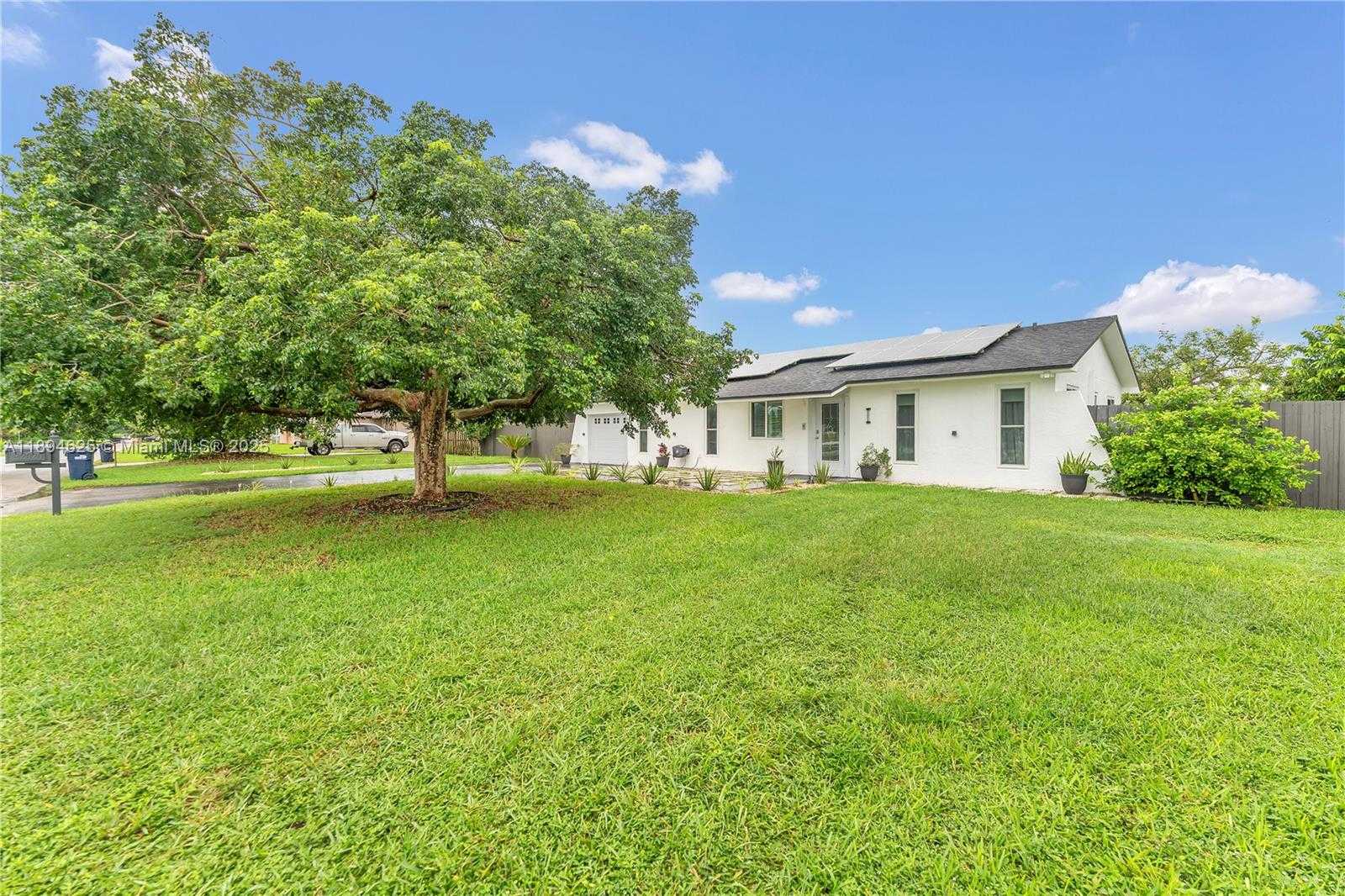 Small Image of 32020 SOUTH WEST 199TH AVE #32020, Homestead Number 2