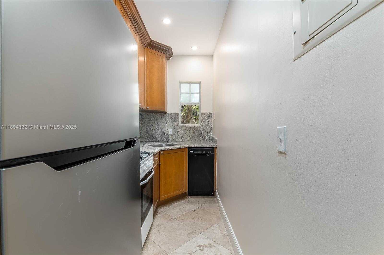 Small Image of 814 LENOX AVE #2, Miami Beach Number 3