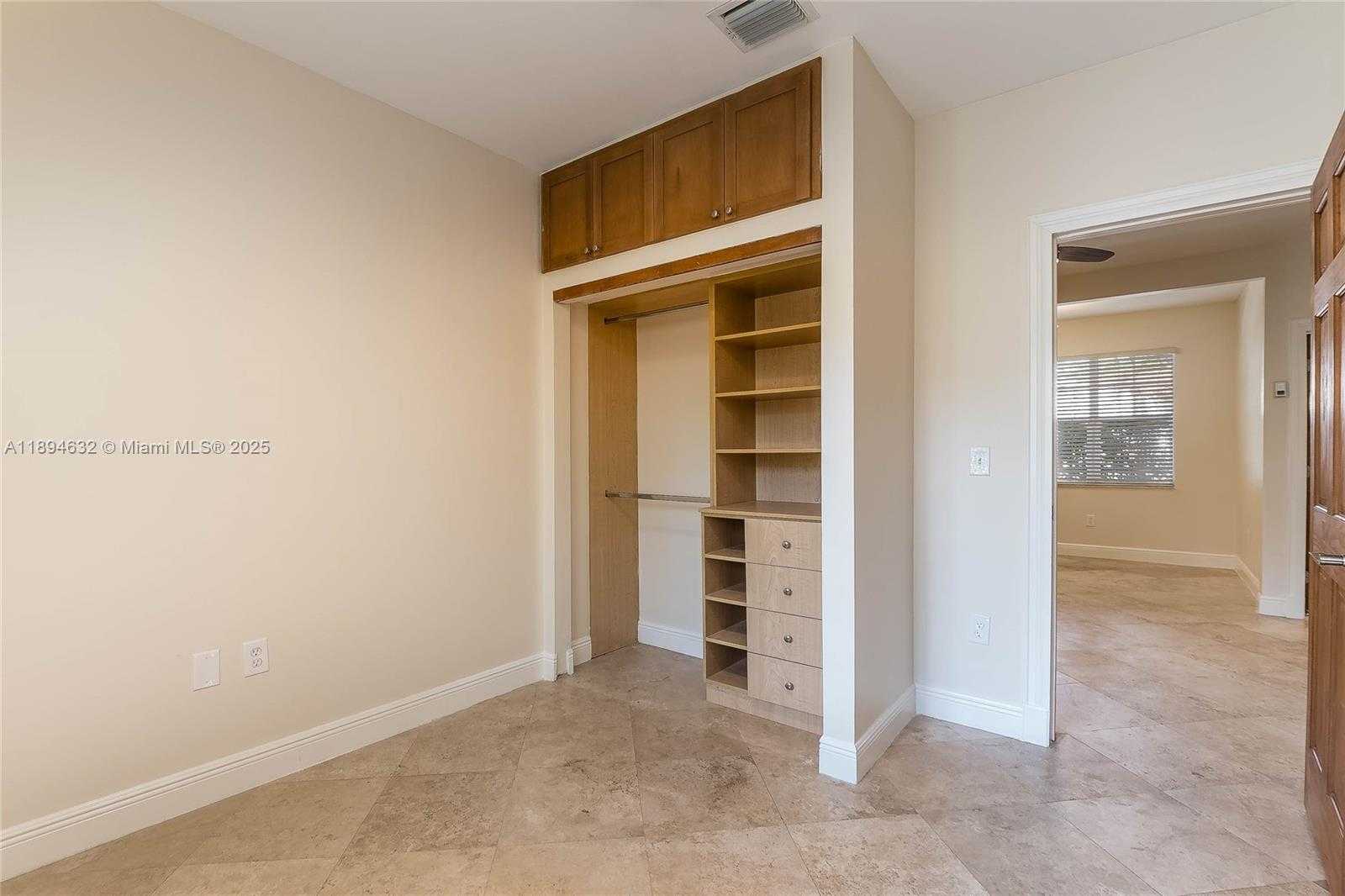 Small Image of 814 LENOX AVE #2, Miami Beach Number 6