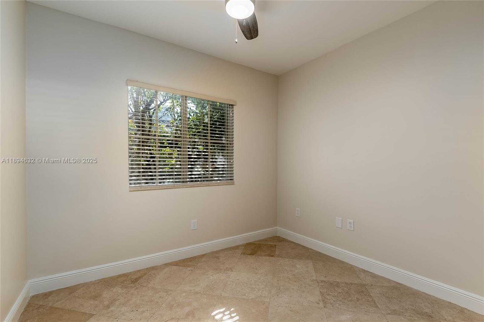 Small Image of 814 LENOX AVE #2, Miami Beach Number 7