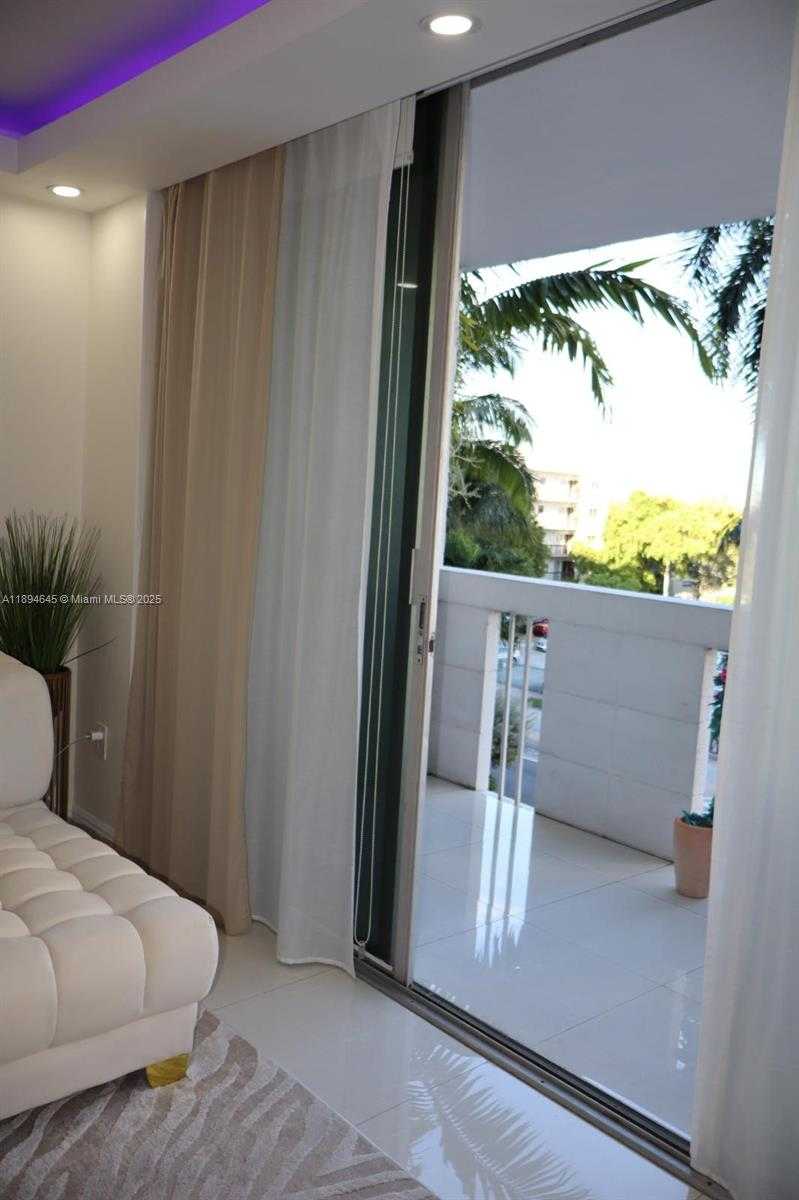 Small Image of 800 WEST AVE #426, Miami Beach Number 12