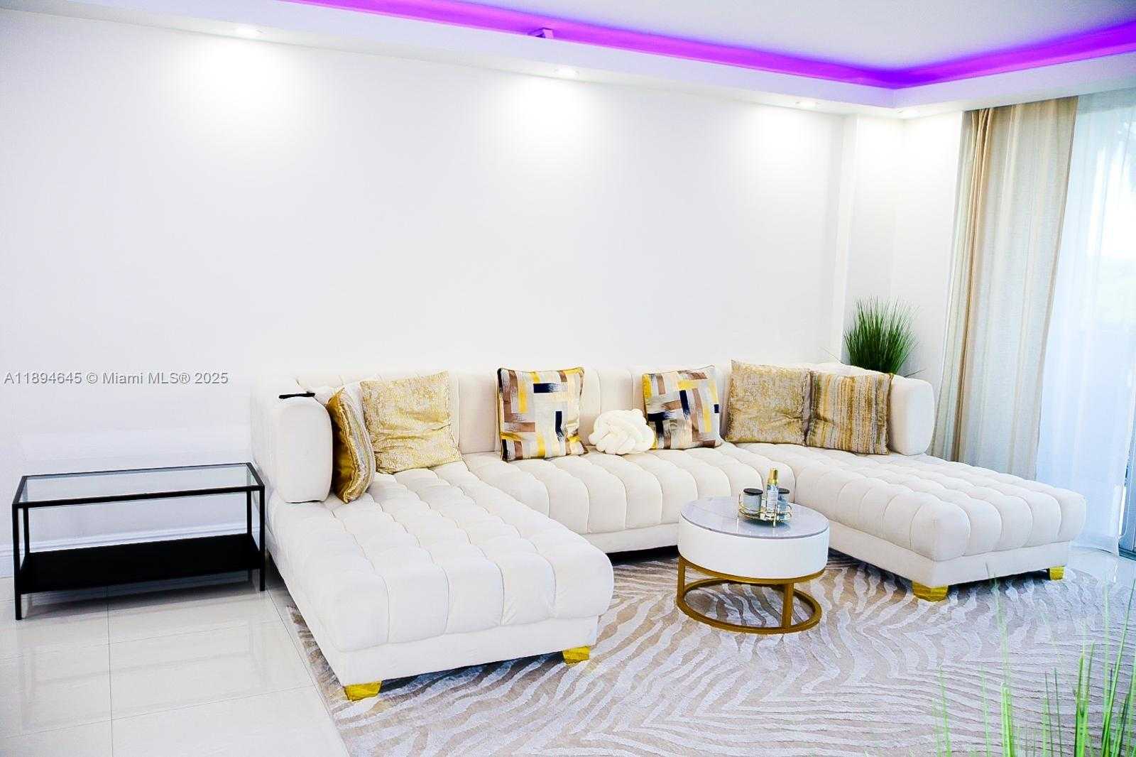 Small Image of 800 WEST AVE #426, Miami Beach Number 2