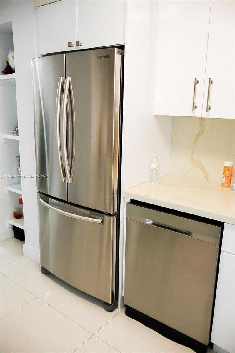 Small Image of 800 WEST AVE #426, Miami Beach Number 9