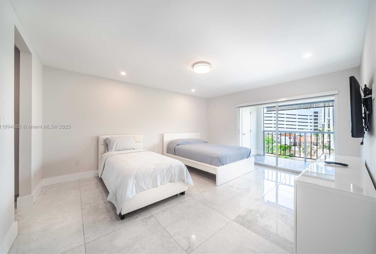 Small Image of 201 178TH DR #537, Sunny Isles Beach Number 8