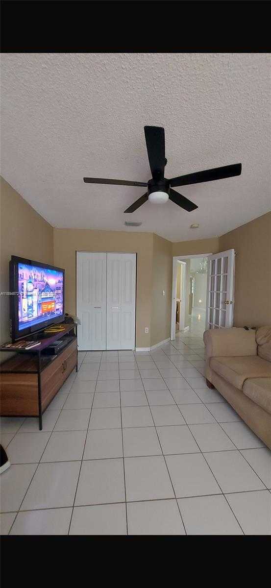Small Image of 6931 NORTH WEST 169TH TER, Hialeah Number 5