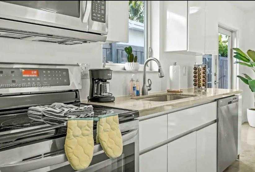 Small Image of 3427 FROW AVE, Miami Number 14