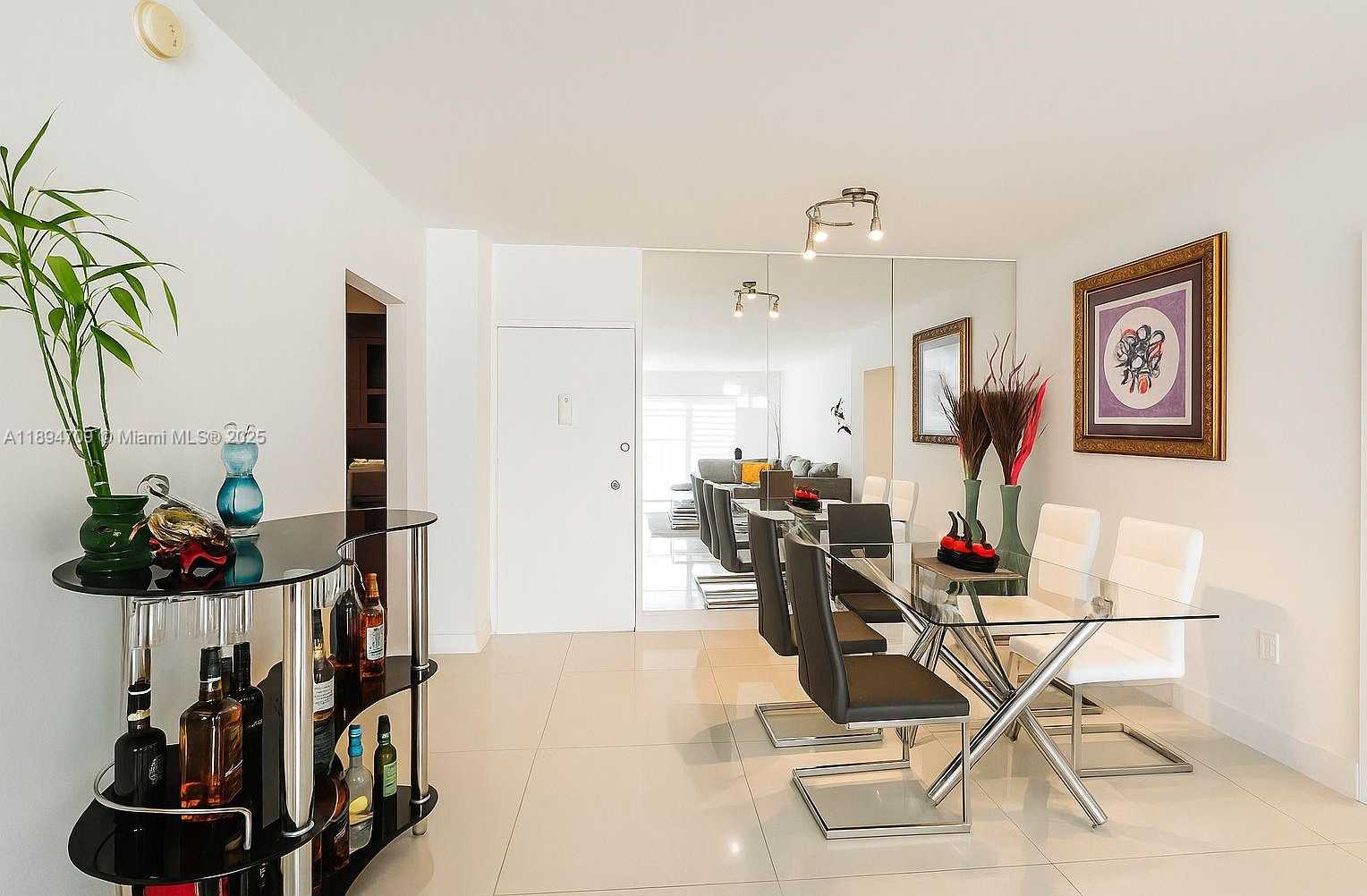 Small Image of 500 BAYVIEW DR #630, Sunny Isles Beach Number 3