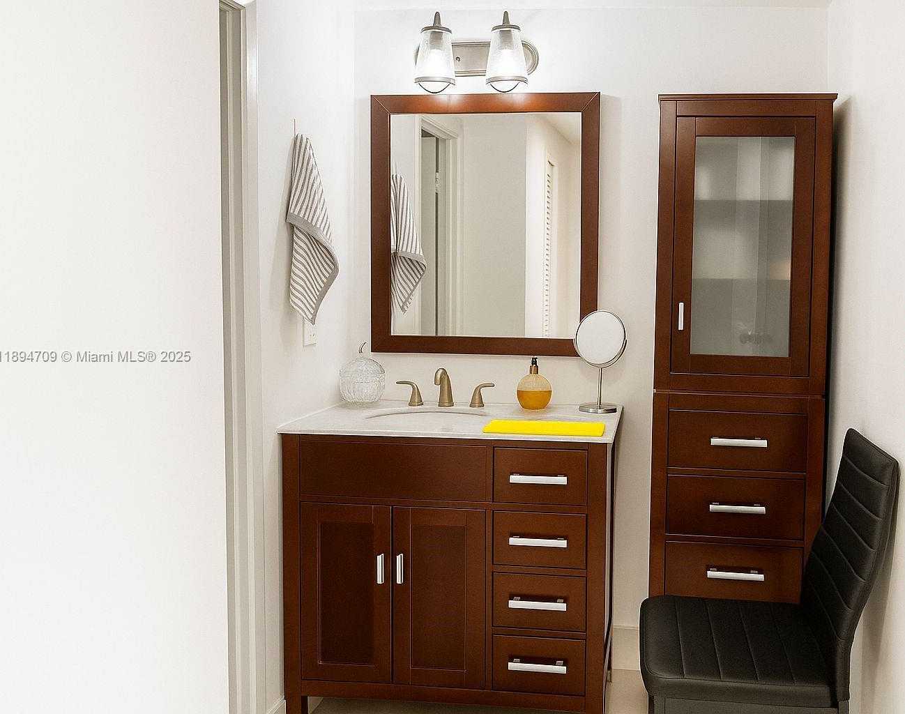 Small Image of 500 BAYVIEW DR #630, Sunny Isles Beach Number 6