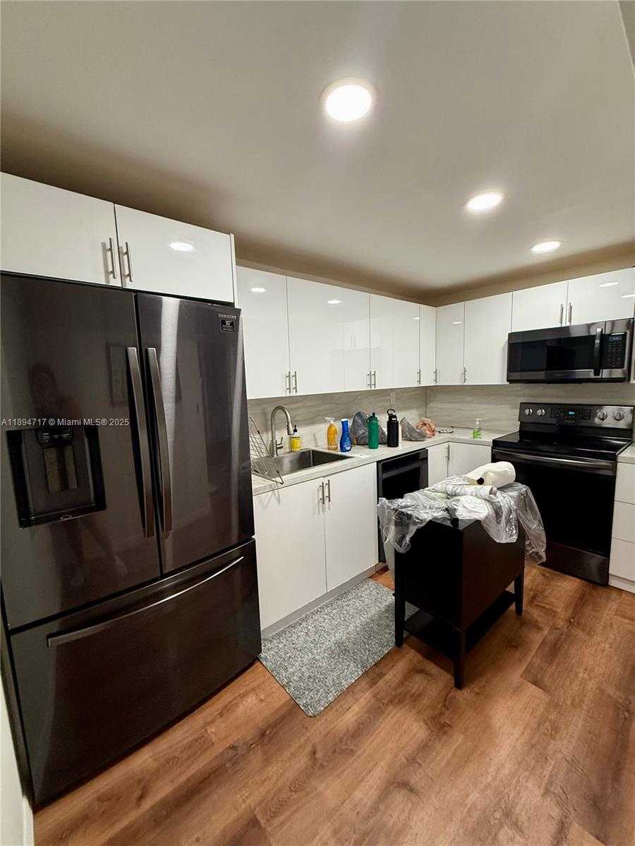 Small Image of 8101 BYRON AVE #305, Miami Beach Number 11