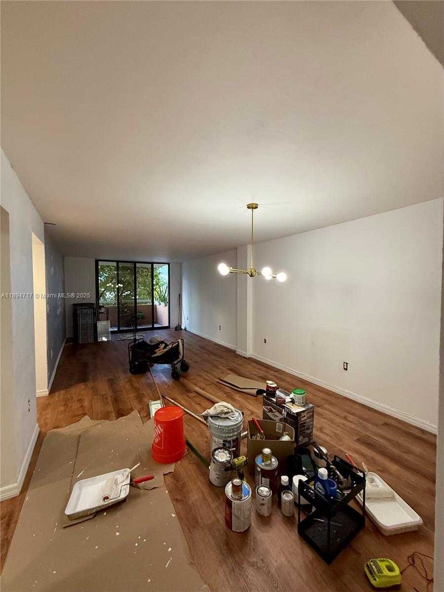 Small Image of 8101 BYRON AVE #305, Miami Beach Number 12