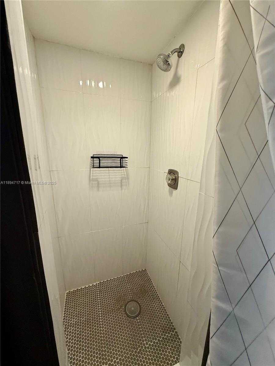 Small Image of 8101 BYRON AVE #305, Miami Beach Number 4