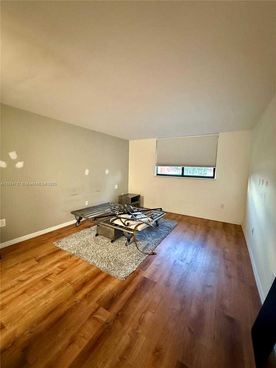 Small Image of 8101 BYRON AVE #305, Miami Beach Number 5