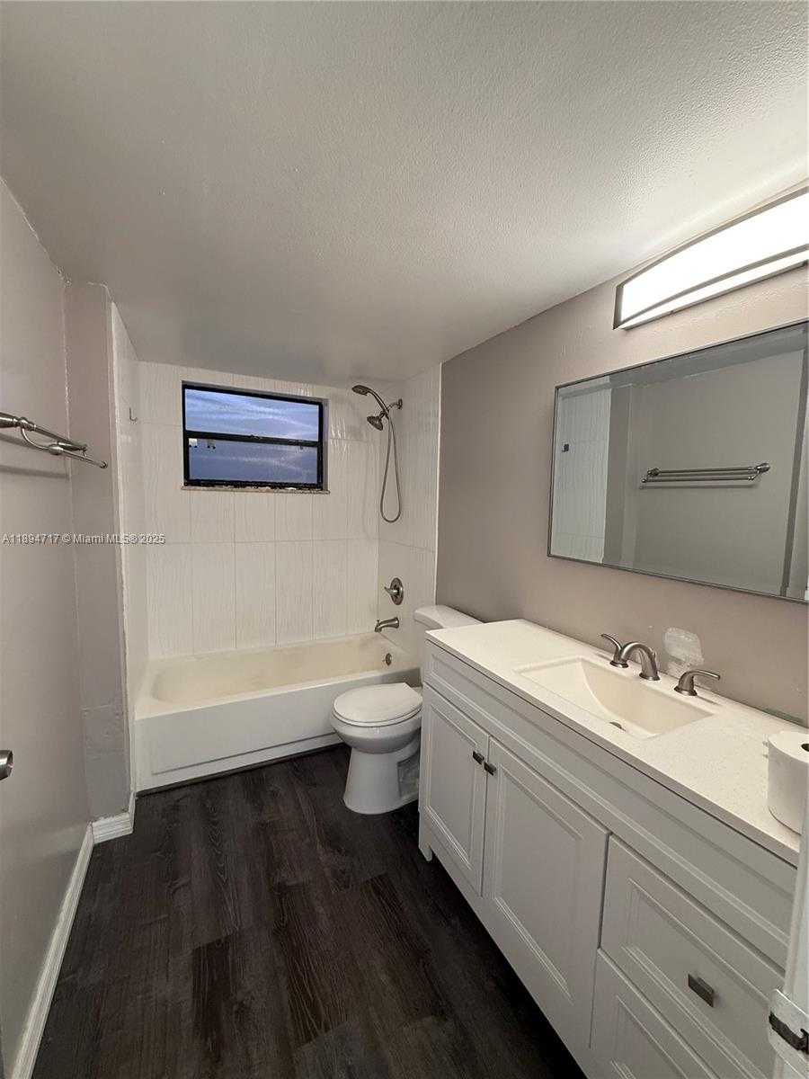 Small Image of 8101 BYRON AVE #305, Miami Beach Number 7