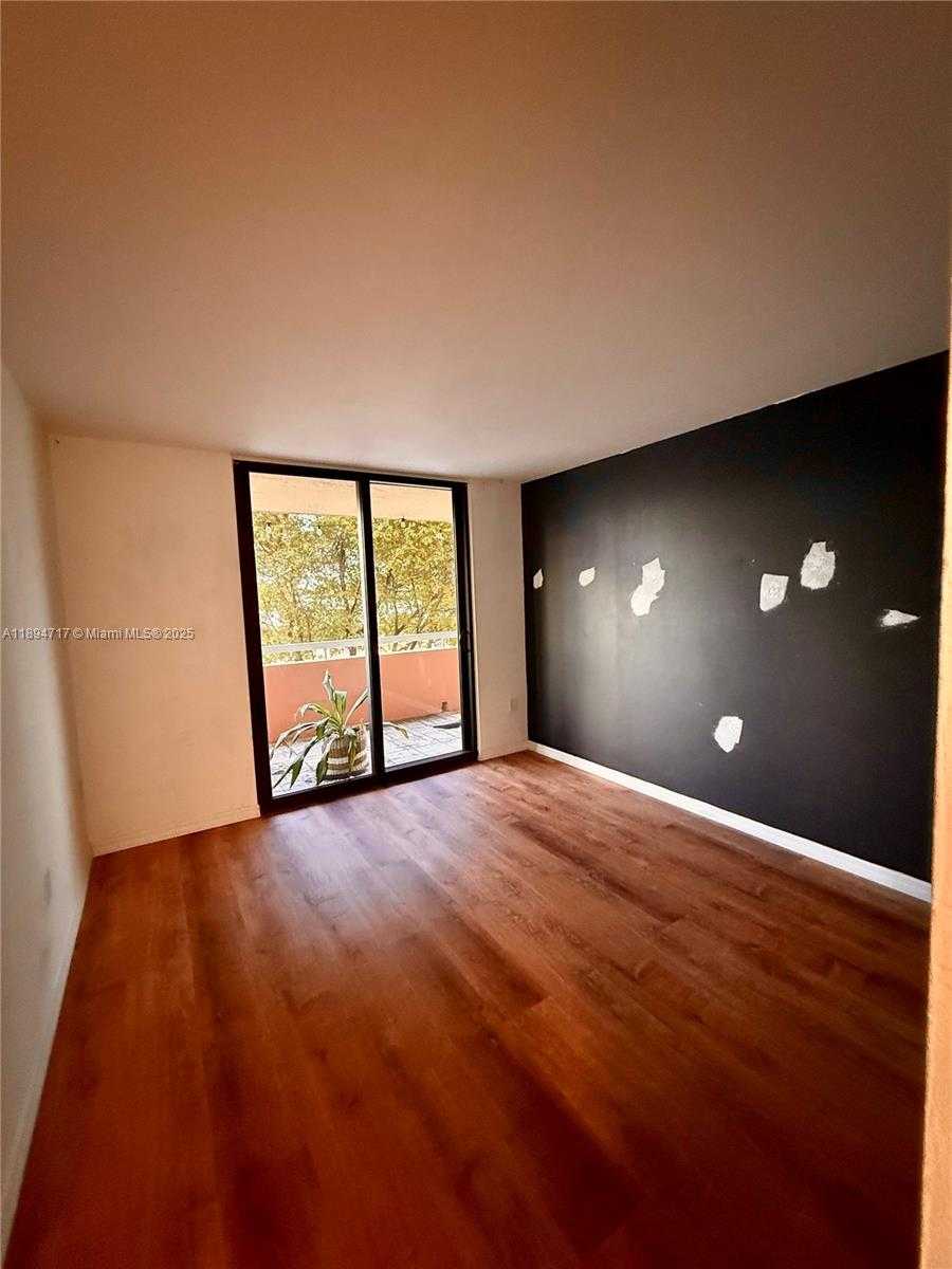 Small Image of 8101 BYRON AVE #305, Miami Beach Number 9