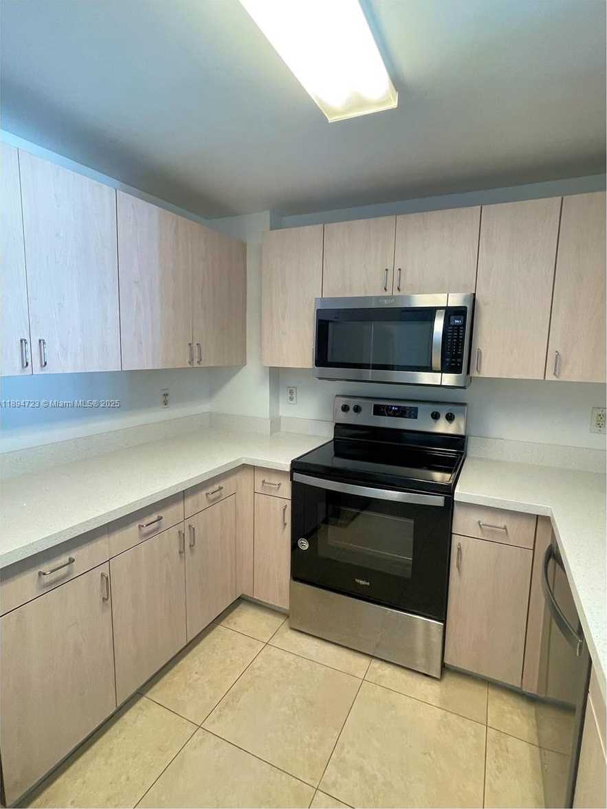 Small Image of 50 MENORES AVE #717, Coral Gables Number 10